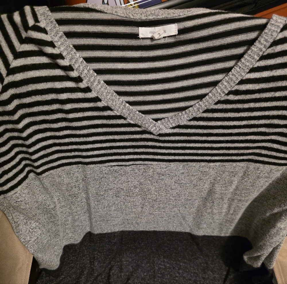 Maurices Women's Black and Gray V-Neck Sweater
